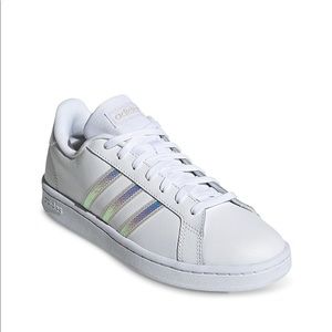 Women’s ADIDAS grand court Sneaker size 10 NIB!